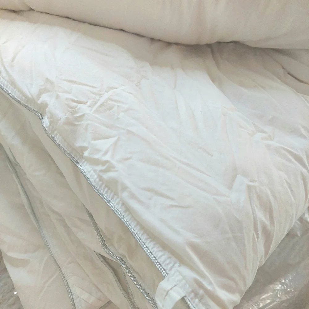 Down Alternative Comforter! Sz. Queen (Z21)